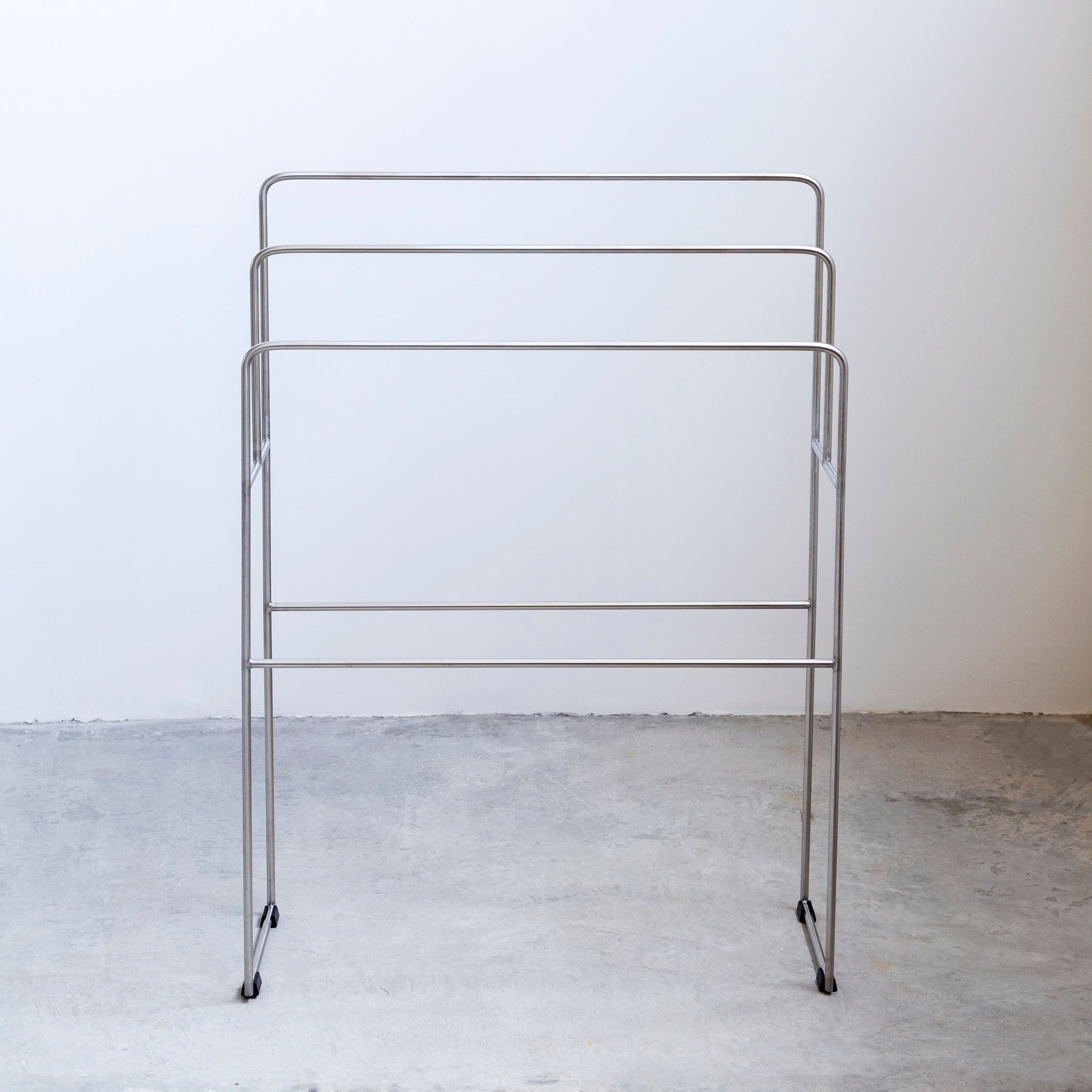 Toalheiro de Chão em Aço Inox - Toua (sob encomenda)