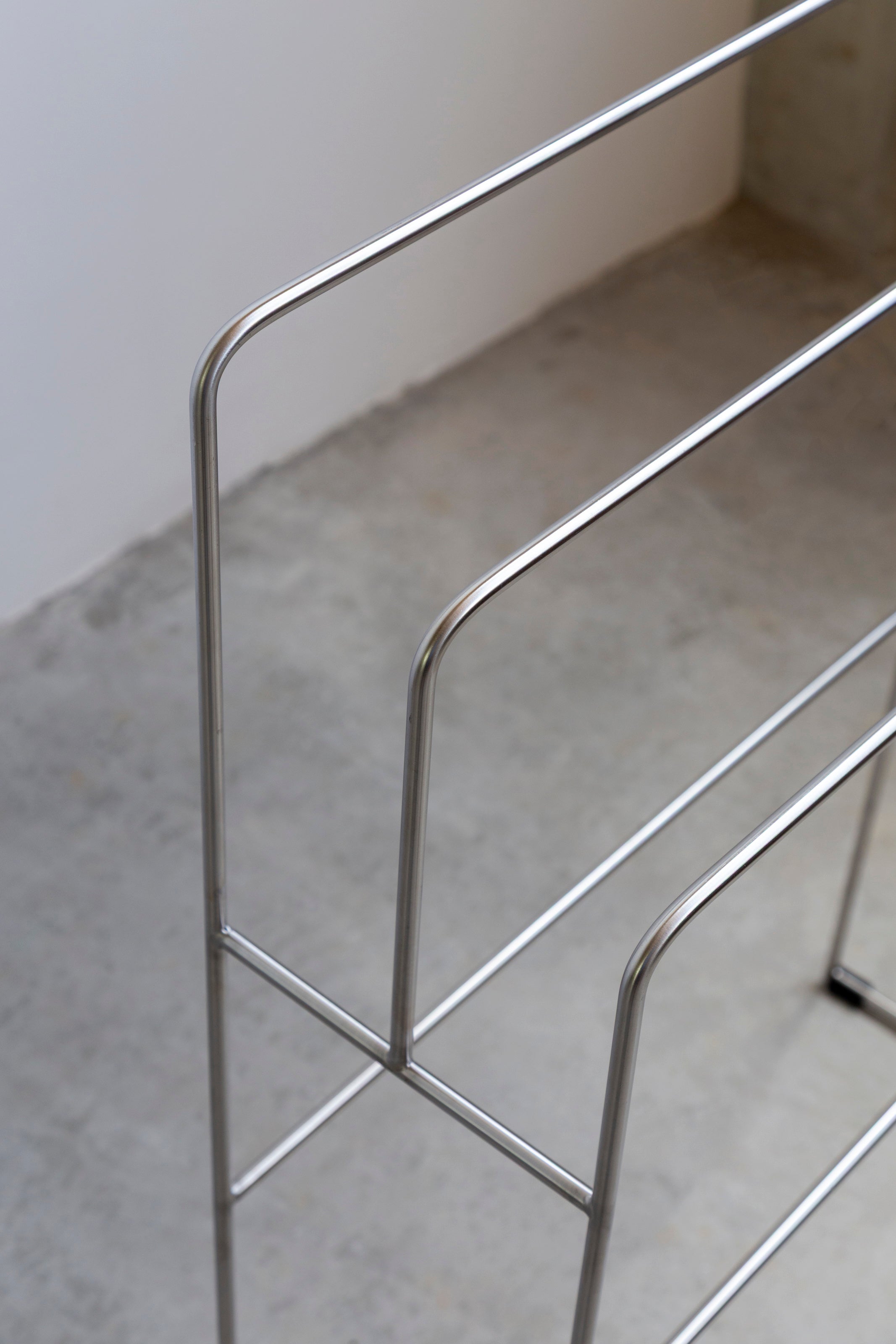 Toalheiro de Chão em Aço Inox - Toua (sob encomenda)