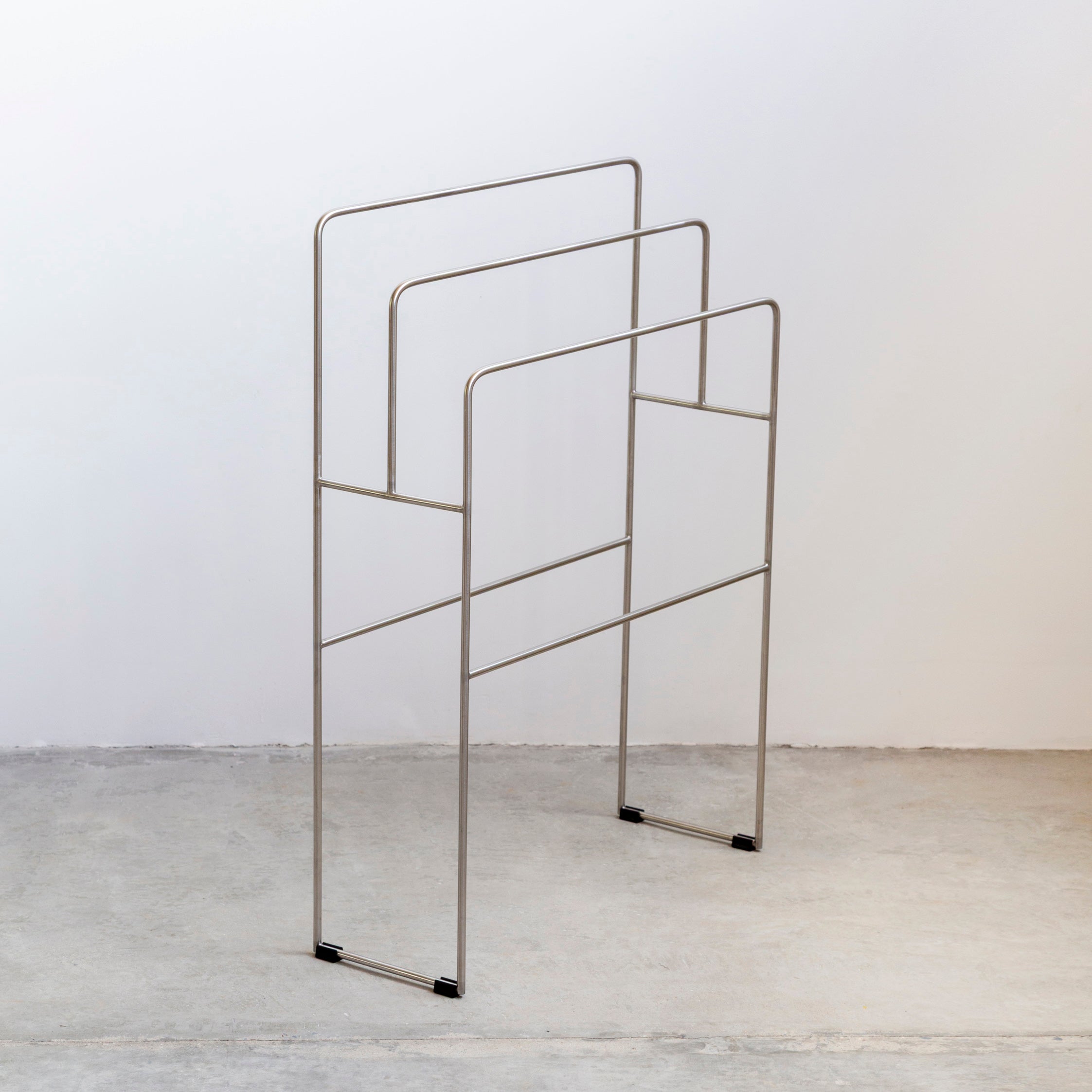 Toalheiro de Chão em Aço Inox - Toua (sob encomenda)