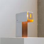 Tauri - Luminária de Mesa em Inox