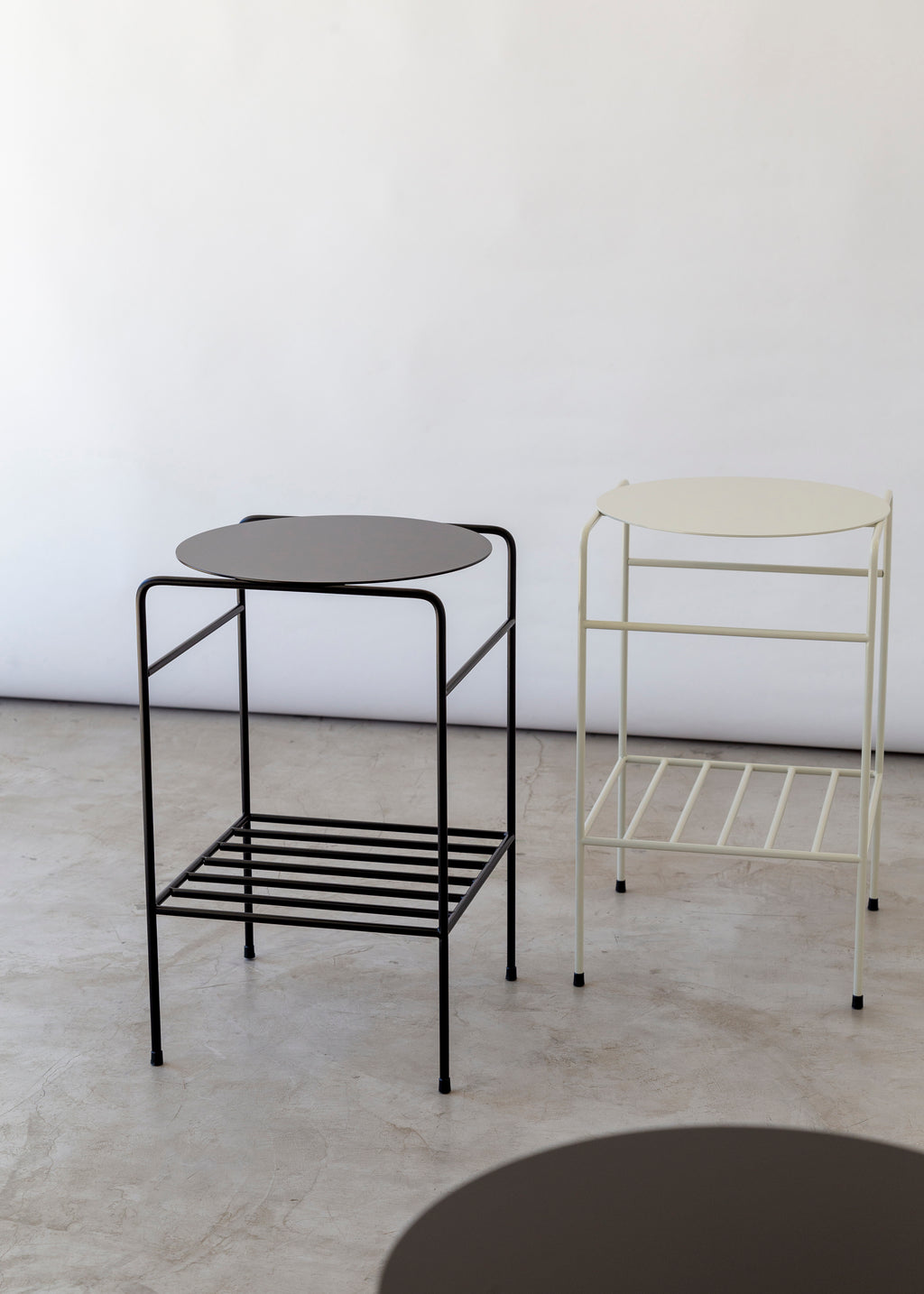 Mesa lateral OU - preto fosco