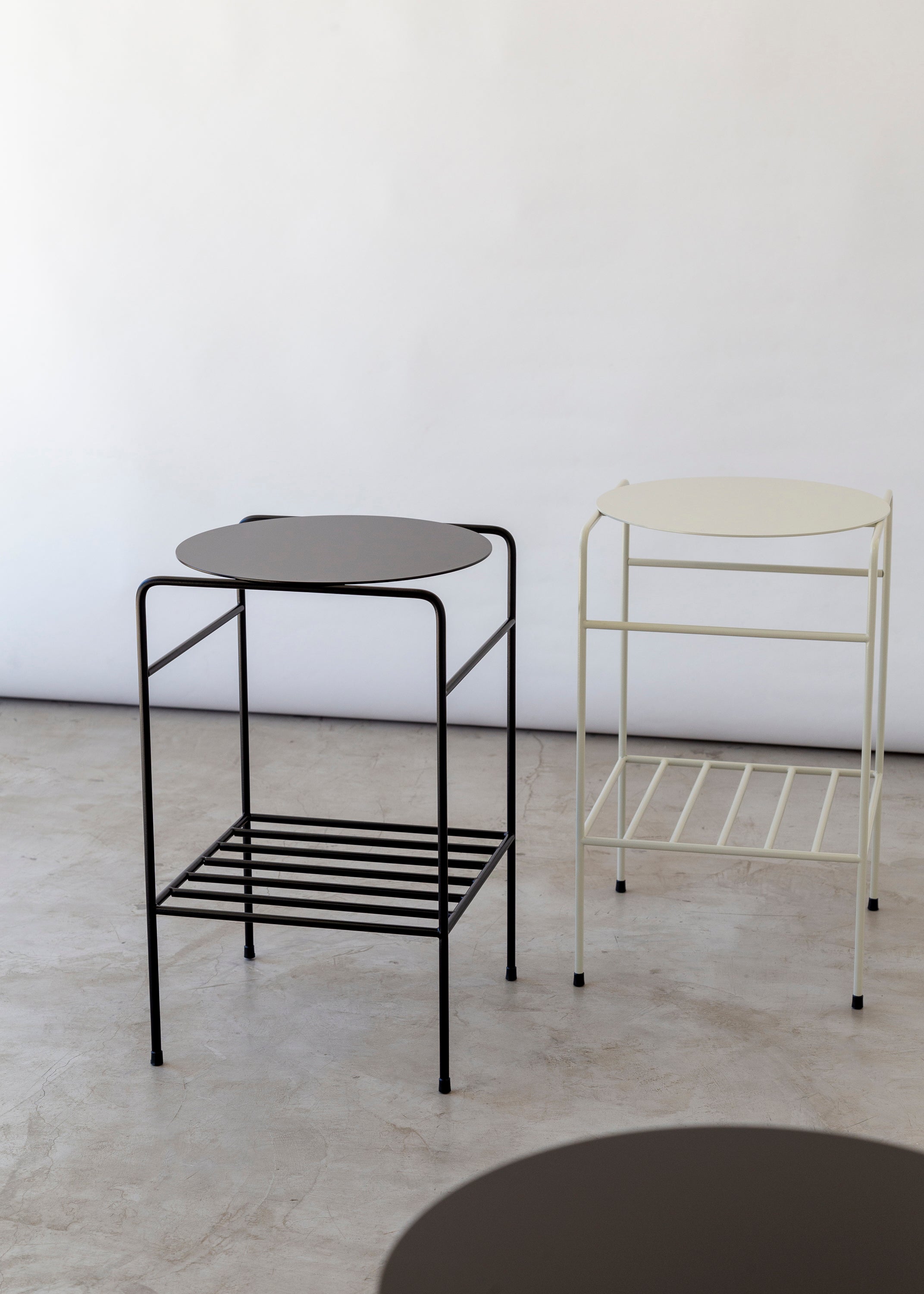 Mesa lateral OU - preto fosco
