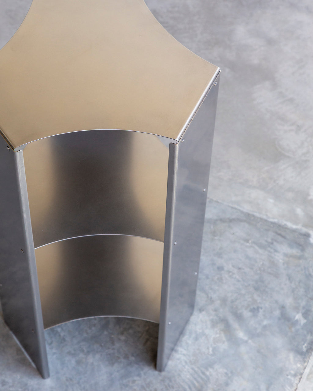 Vórtice 80 - Estante em Aço Inox