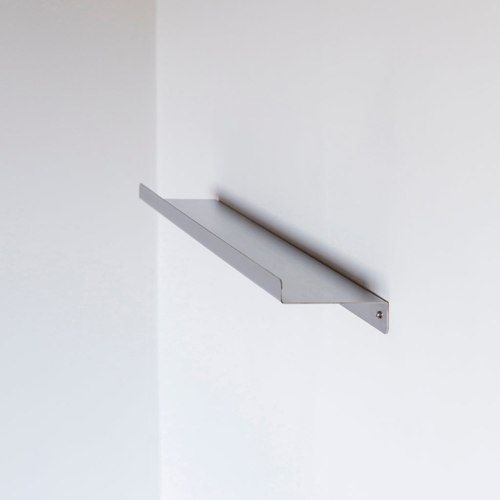 Prateleira de aço inox escovado 75cm x 10cm de profundidade. T44 design minimalista