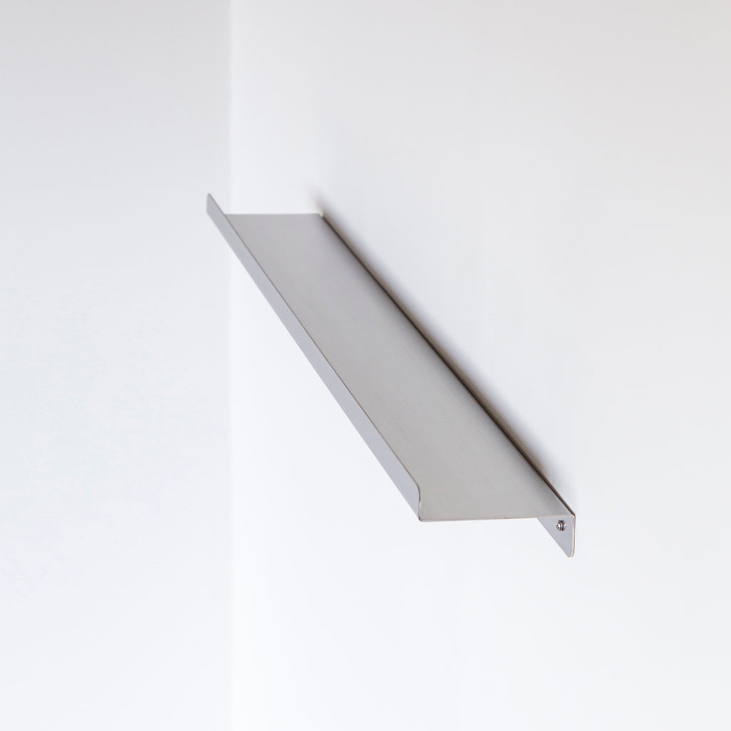 Prateleira de aço inox escovado 75cm x 10cm de profundidade. T44 design minimalista