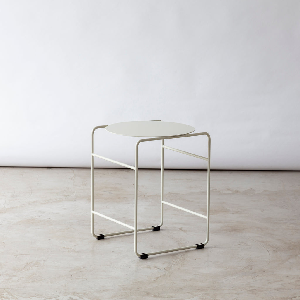 Mesa de apoio LOU - Aço Carbono / Off-white