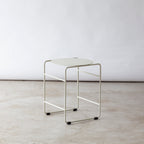 Mesa de apoio LOU - Aço Carbono / Off-white