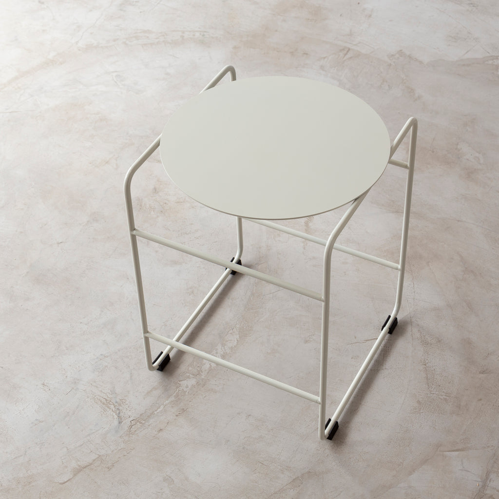 Mesa de apoio LOU - Aço Carbono / Off-white