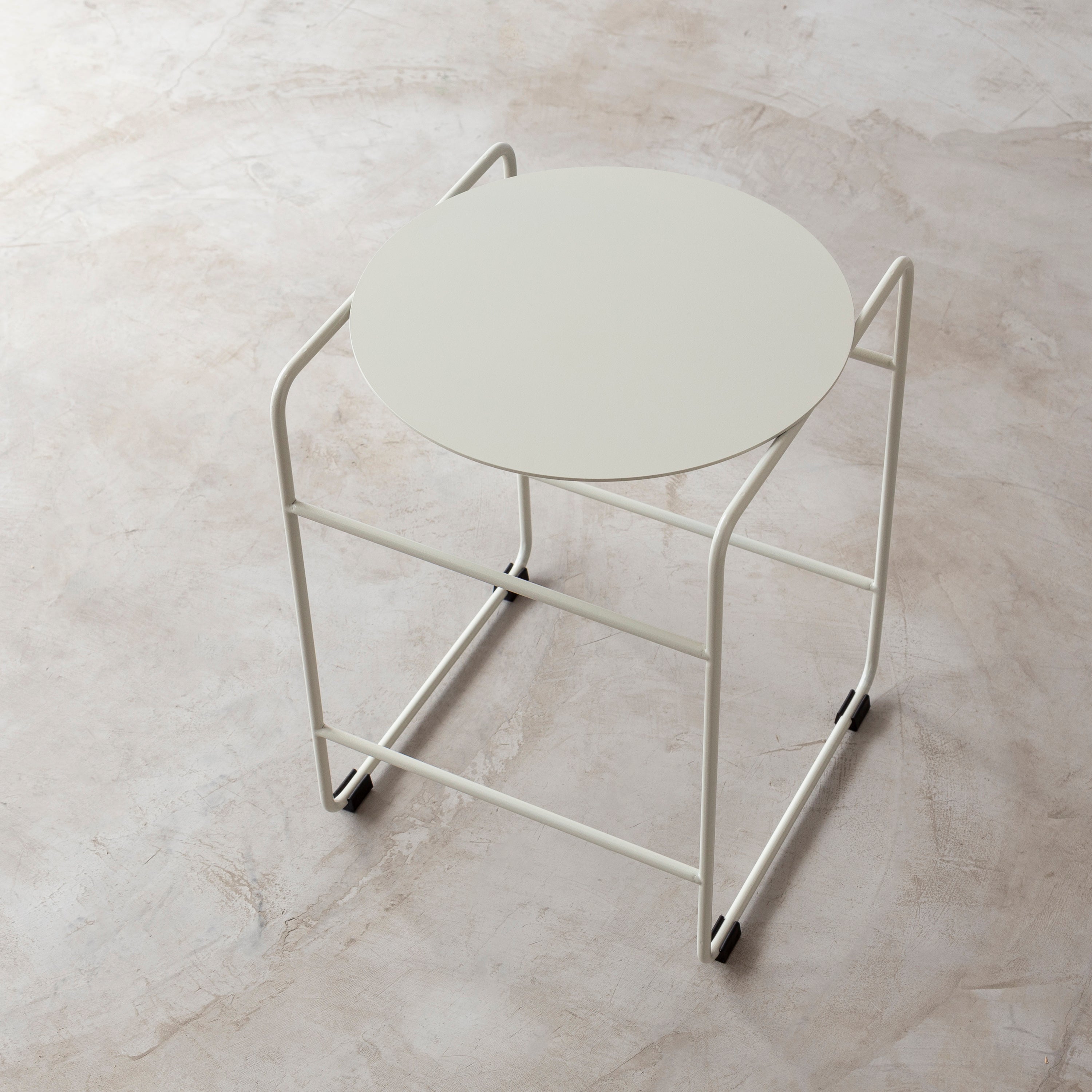 Mesa de apoio LOU - Aço Carbono / Off-white