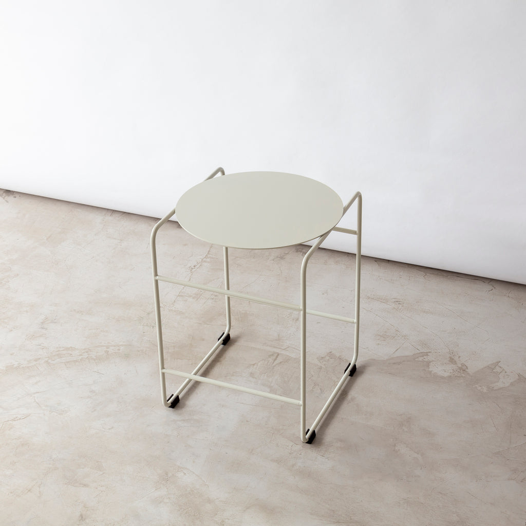 Mesa de apoio LOU - Aço Carbono / Off-white