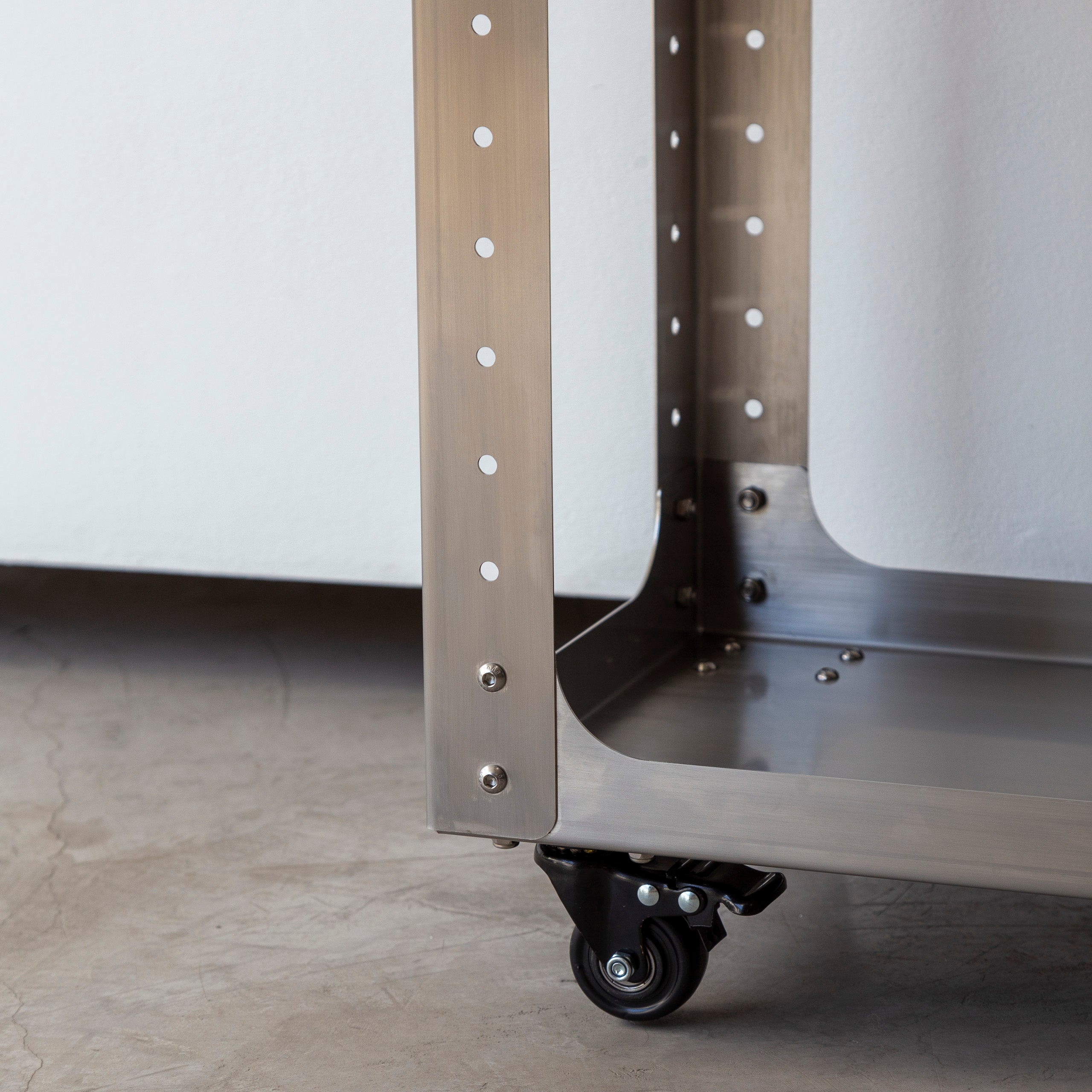 Unit - Estante e carrinho em Inox