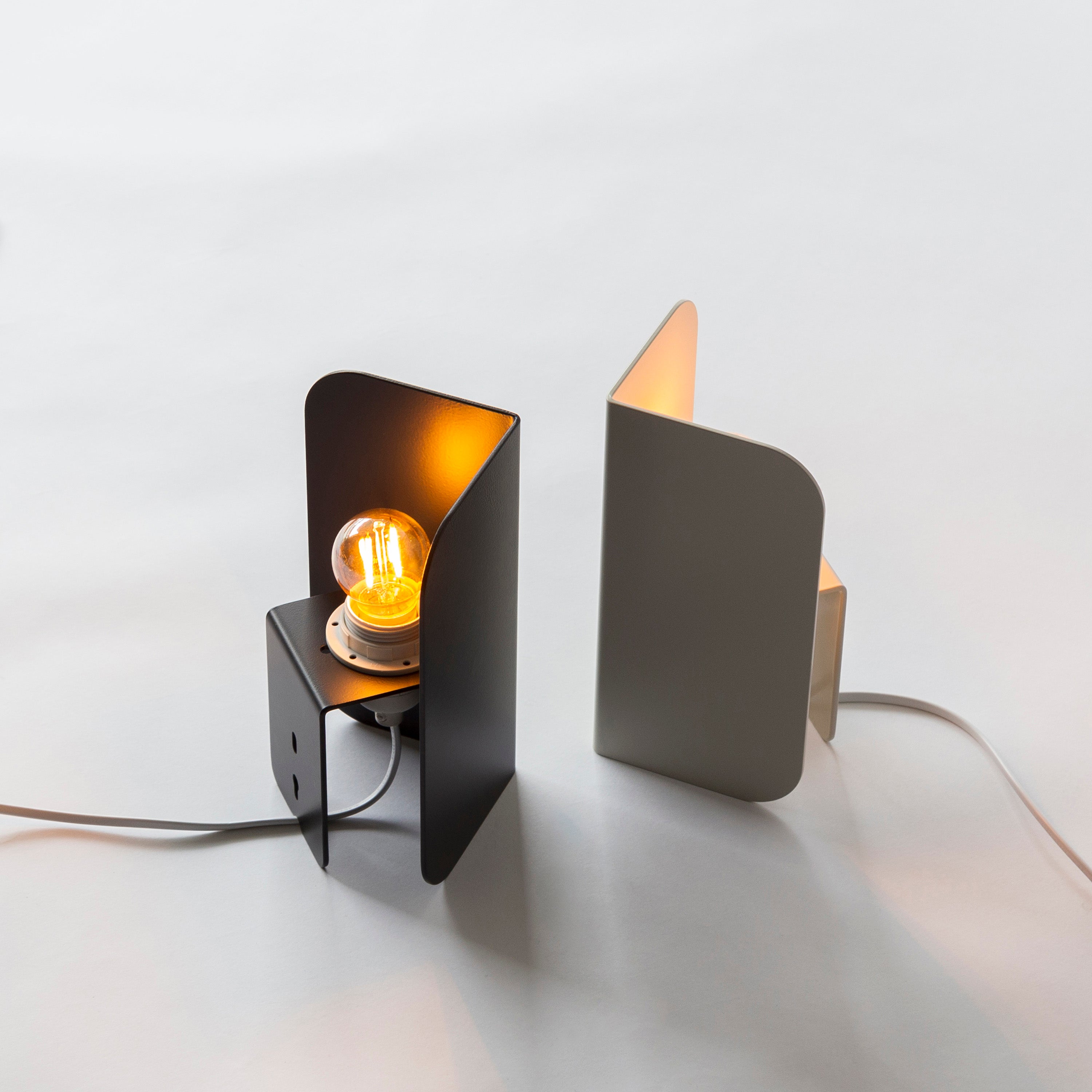Arandela e Luminária de Mesa RUFI - Preta