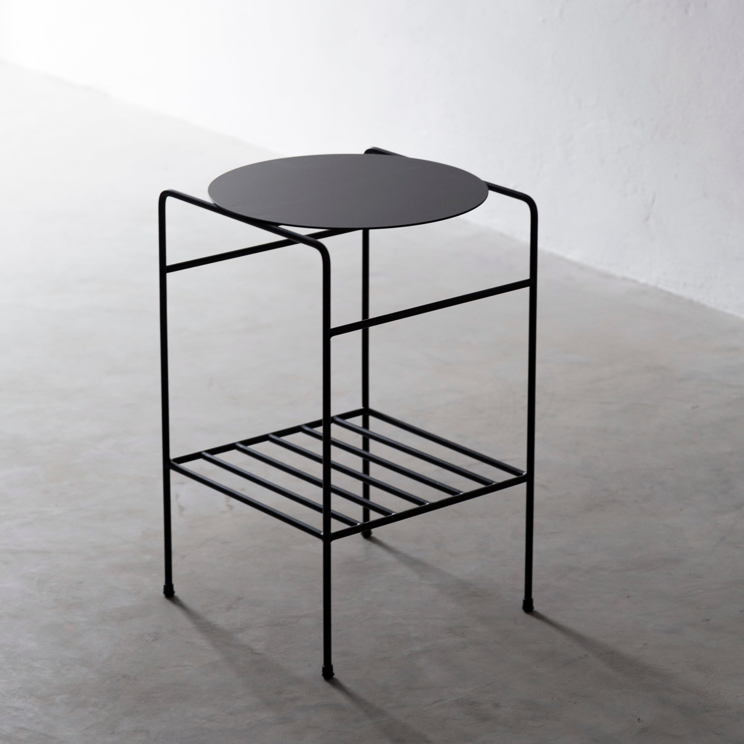 Mesa lateral OU - preto fosco