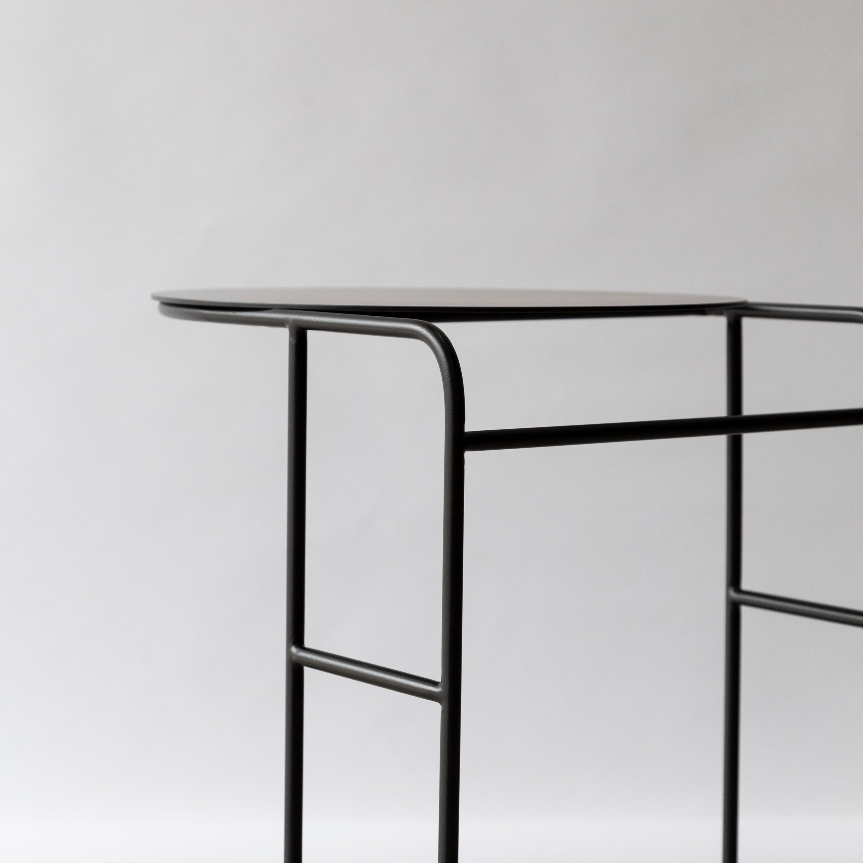 Mesa lateral Nola - preto fosco