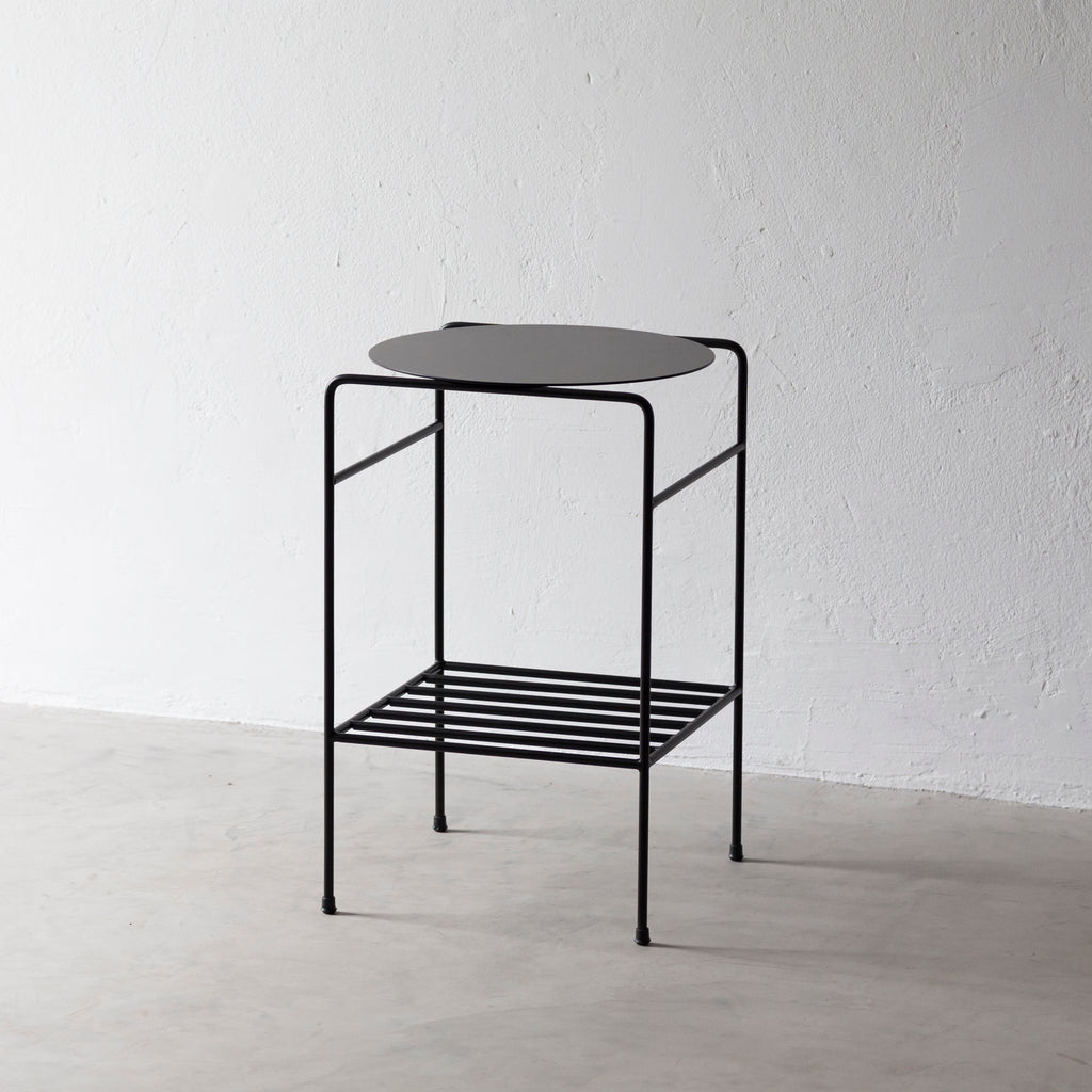 Mesa lateral OU - preto fosco