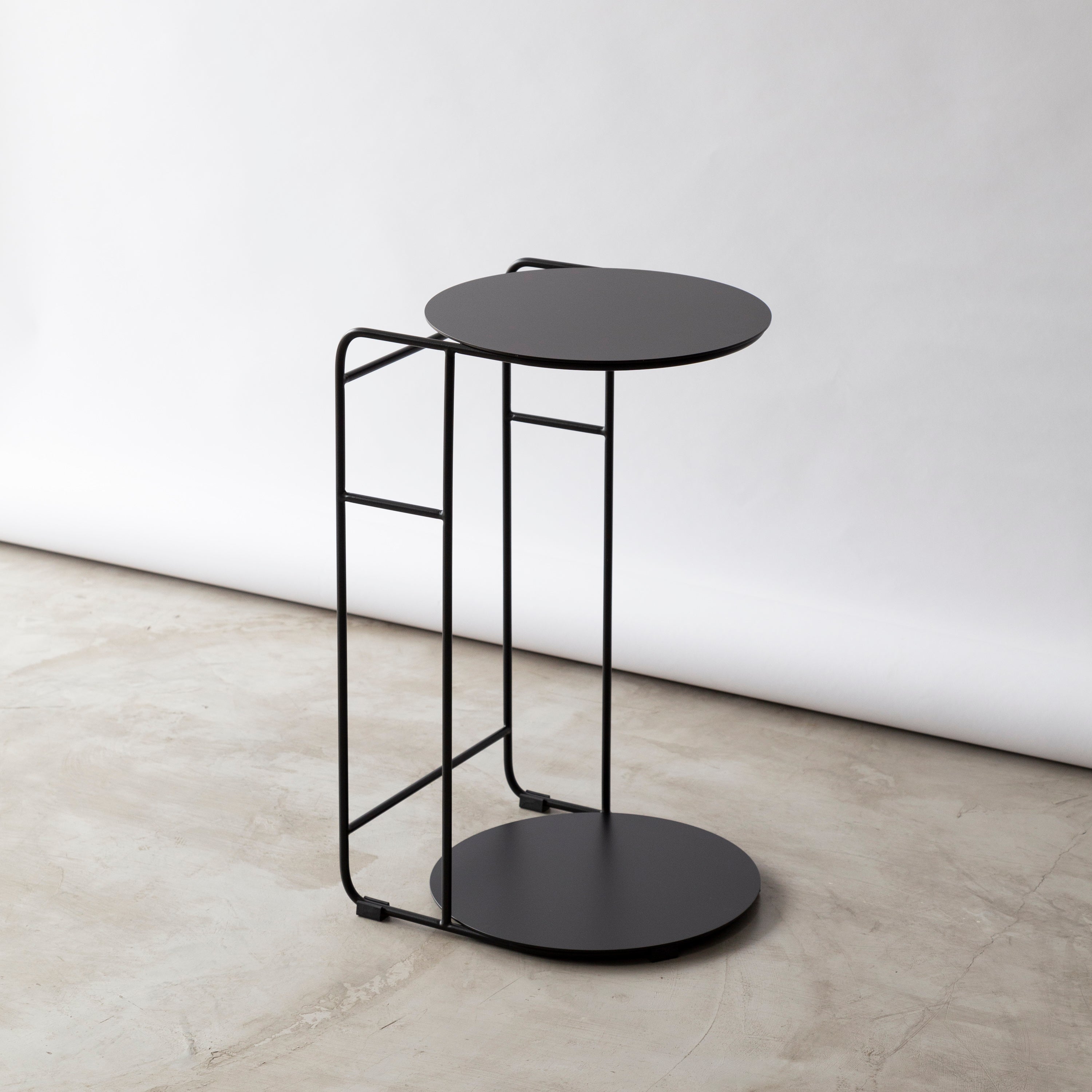 Mesa lateral Nola - preto fosco