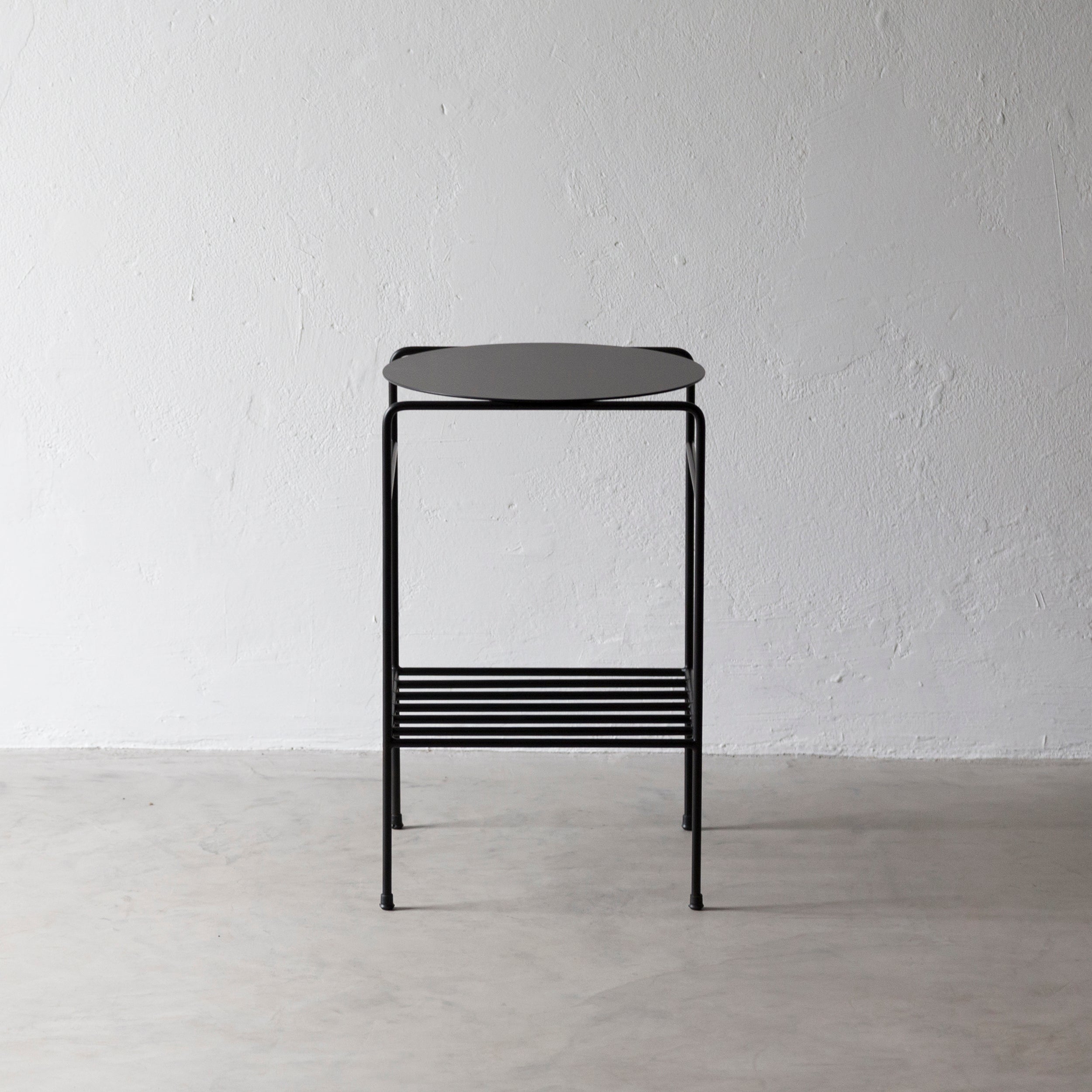 Mesa lateral OU - preto fosco